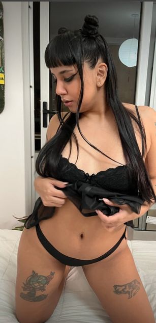 Model - Moli Myers blowjob