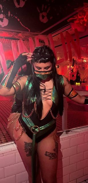 Model - Moli Myers blowjob