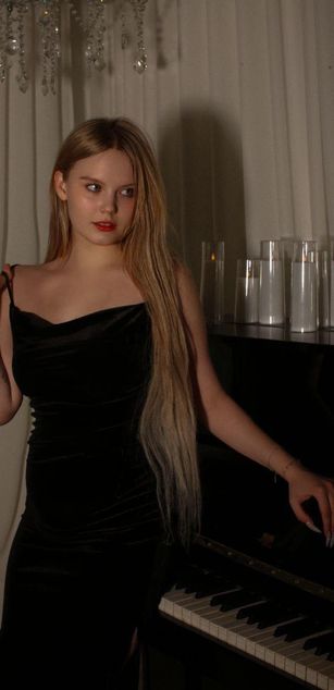 Model - Essie_Fanning dildo