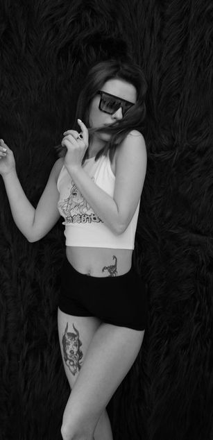 Model - Sandy_Phoenix striptease