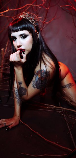 Model - Moli Myers blowjob