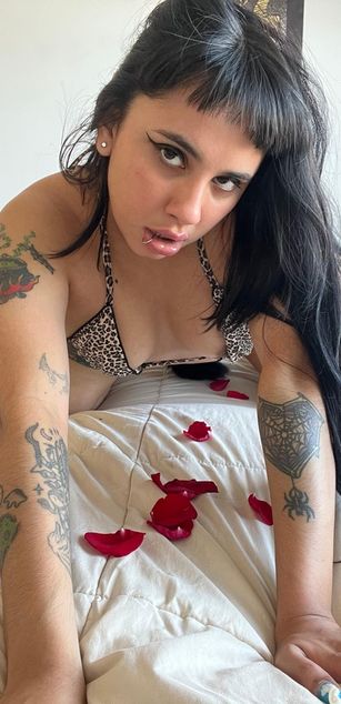 Model - Moli Myers blowjob