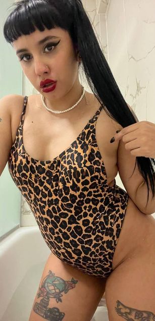 Model - Moli Myers blowjob