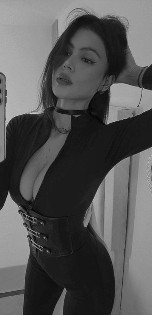 Model - Chloe Collins striptease