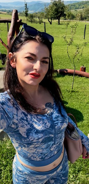 Model - GoddessBianca striptease