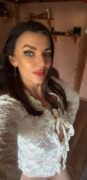 Model - GoddessBianca striptease