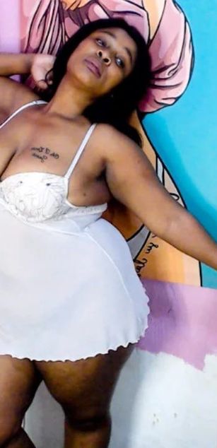 Model - xCurvyPearlx milf