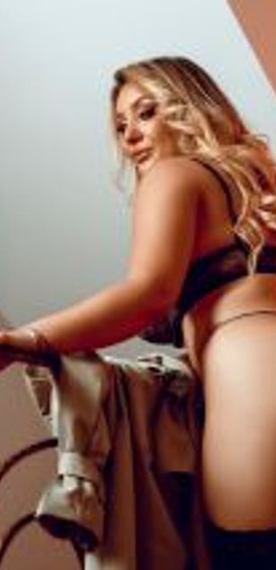 Model - YaaraCollins ass