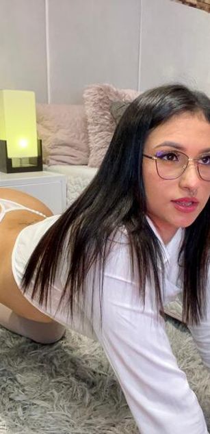 Model - Mollie Bennet blowjob