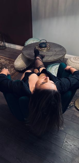 Model - FeliciaKrige deepthroat