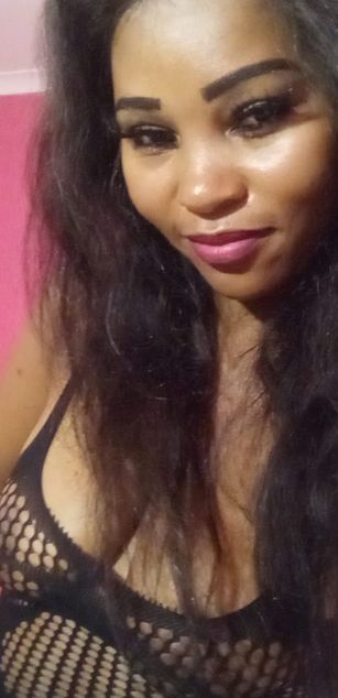 Model - Kisserholic masturbation