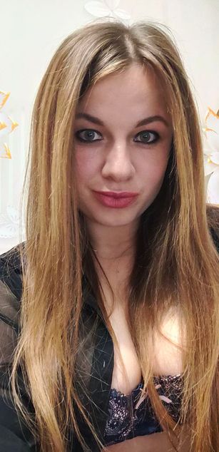 Model - TinaFun4u camgirl