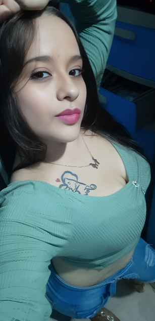 Model - Melissa Adams deepthroat