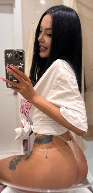 Model - kimberry bigtits