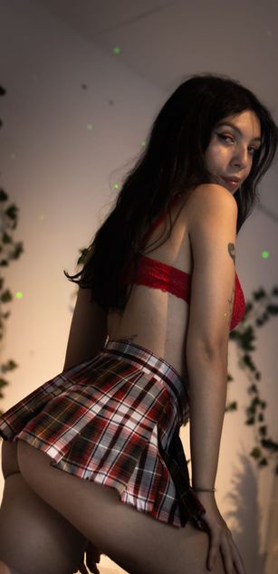 Model - Shopia Nova dildo