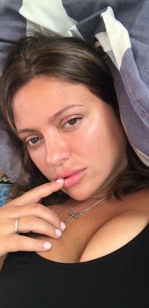 Model - AlisiaMilf horny