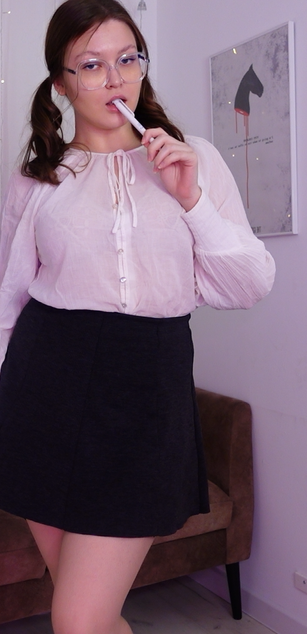 Model - Stella Louder shaved