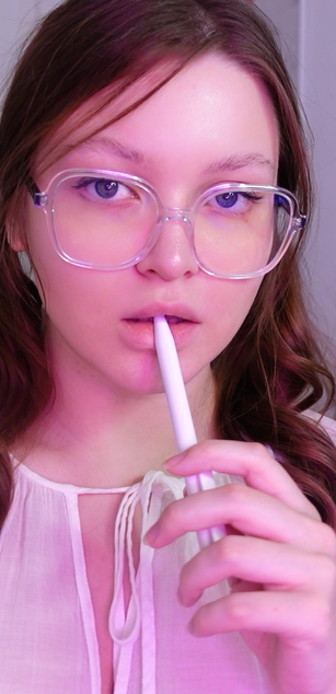 Model - Stella Louder shaved