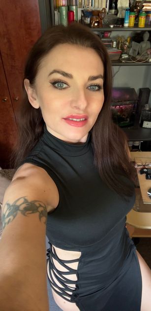 Model - GoddessBianca striptease