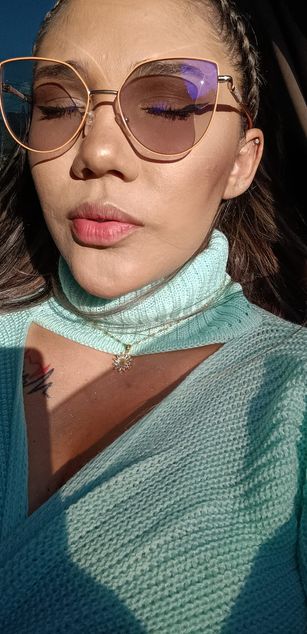 Model - KeniaRousse Hugetits