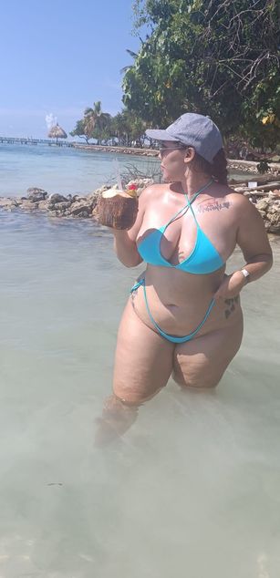 Model - KeniaRousse Hugetits