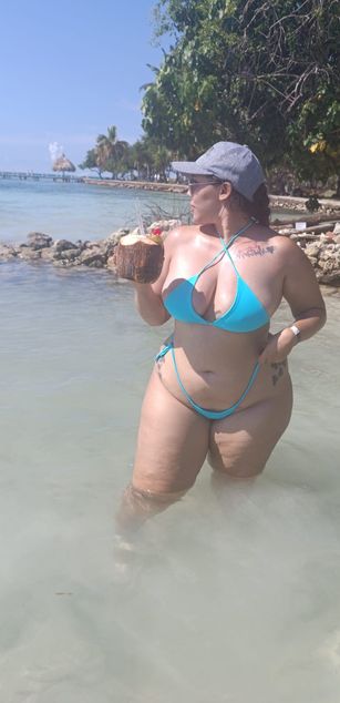 Model - KeniaRousse Hugetits