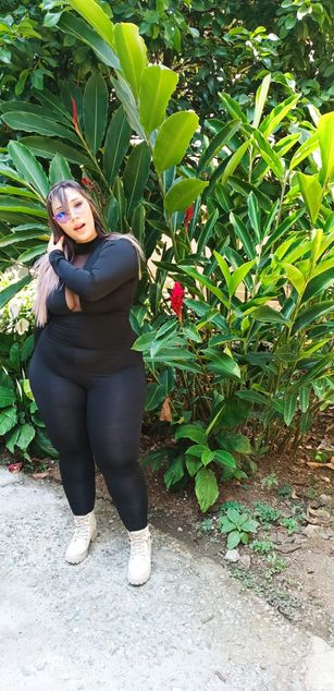 Model - KeniaRousse Hugetits