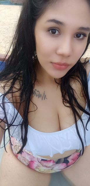 Model - KeniaRousse Hugetits