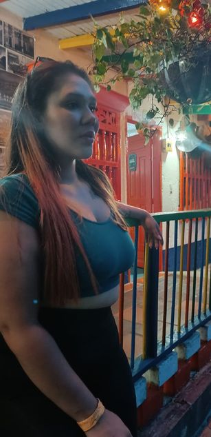 Model - KeniaRousse Hugetits