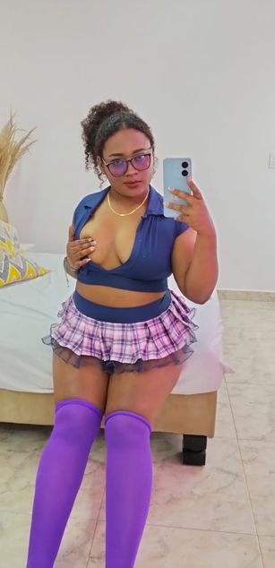 Model - RoxieLewis deepthroat