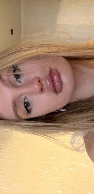 Model - Alice_dostoyevski skinny