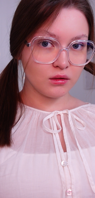 Model - Stella Louder shaved