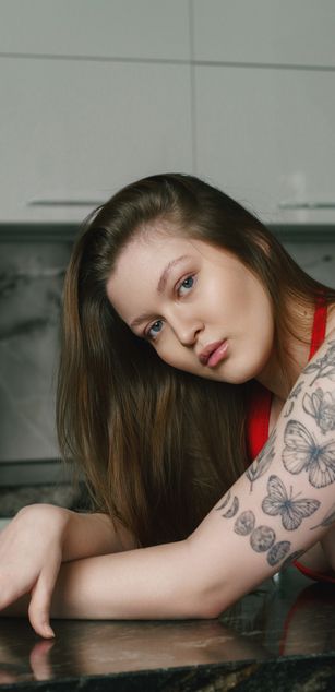 Model - Stella Louder shaved