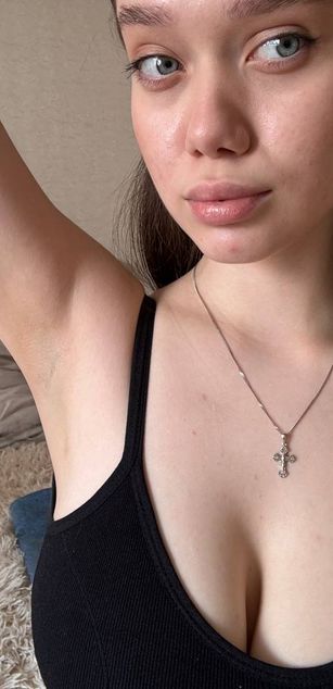 Model - BellaGlem bigtits