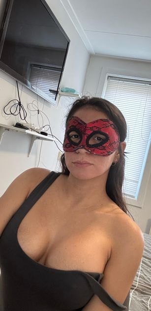 Model - Yanira boobs