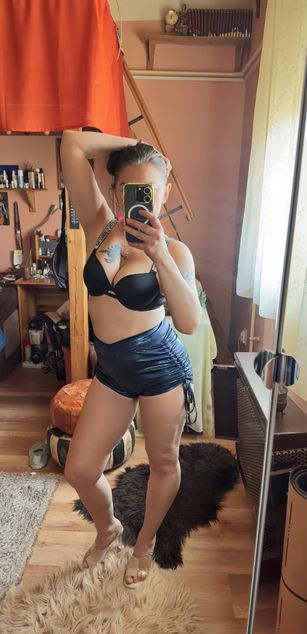 Model - GoddessBianca striptease