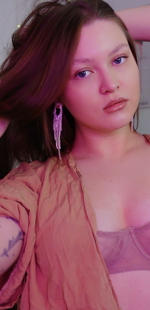 Model - Stella Louder shaved