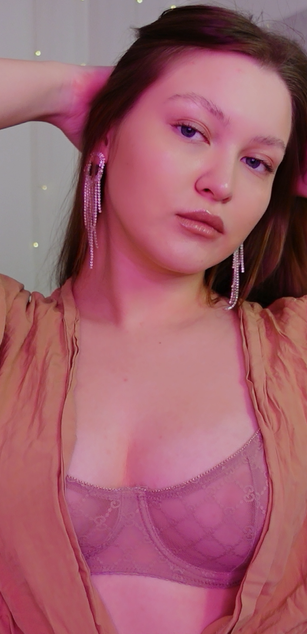 Model - Stella Louder shaved