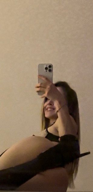 Model - MiaVarlet young