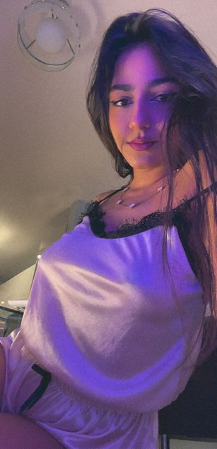 Model - Vanessa Olive latina