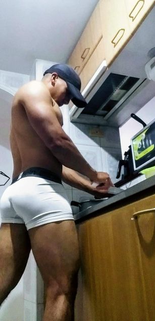 Model - Esteban Alvarado BISEXUAL