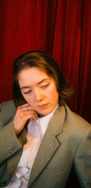 Model - Helen Salvatore curvy