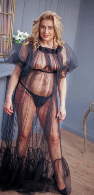 Model - Karla Hartley tightpussy