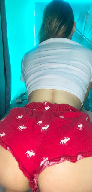 Model - Heidy Kung blowjob