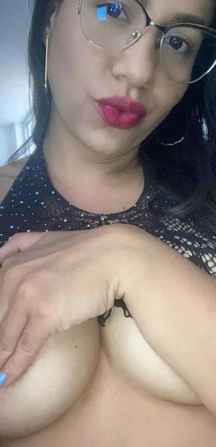 Model - Aarina Flowers deepthroat