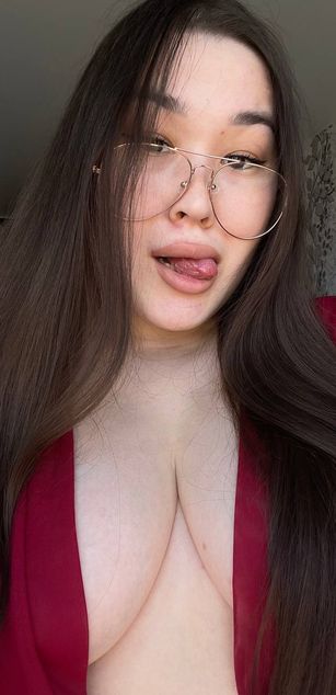 Model - Mina bigtits