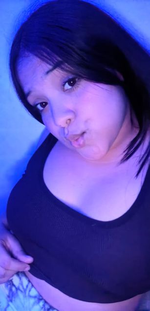 Model - Emily  Doux dildo