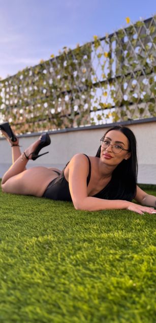 Model - VictoriaLane deepthroat