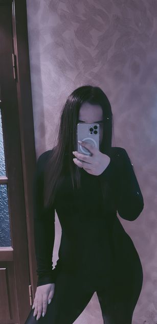 Model - Emeralda blowjob