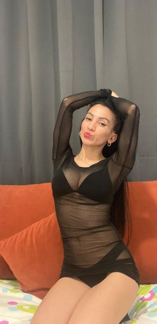 Model - Alana Fox milf